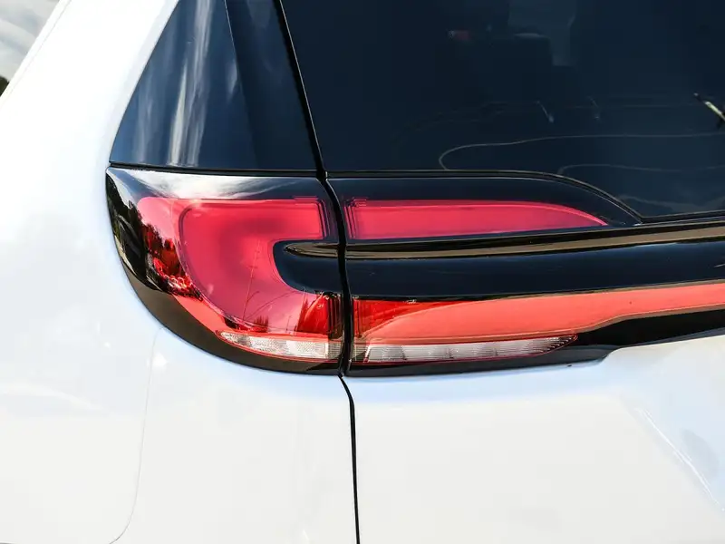 2027 Chrysler Pacifica Select, bílá, 0 km, dovoz Kanada — foto 6 z 12