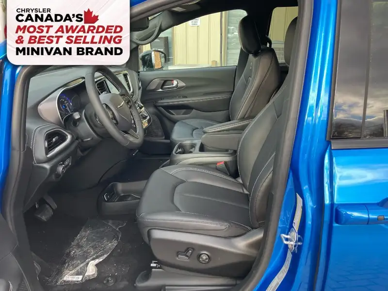 2026 Chrysler Pacifica Select, modrá, 35 km, dovoz Kanada — foto 10 z 12
