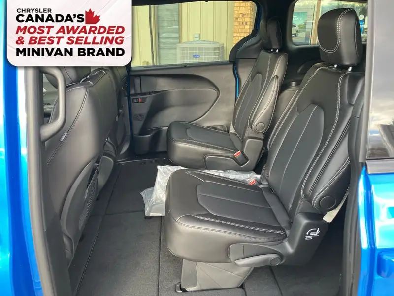 2026 Chrysler Pacifica Select, modrá, 35 km, dovoz Kanada — foto 11 z 12