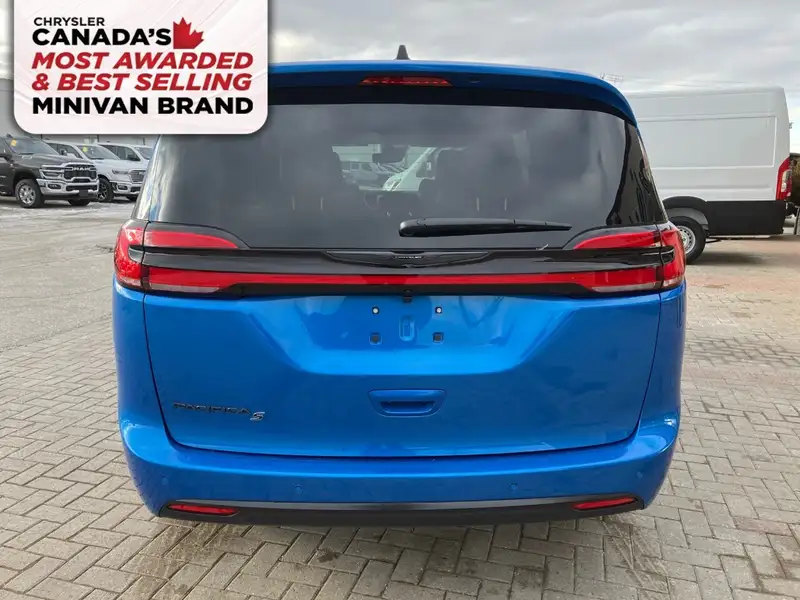 2026 Chrysler Pacifica Select, modrá, 35 km, dovoz Kanada — foto 3 z 12