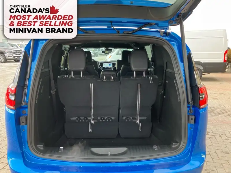 2026 Chrysler Pacifica Select, modrá, 35 km, dovoz Kanada — foto 9 z 12