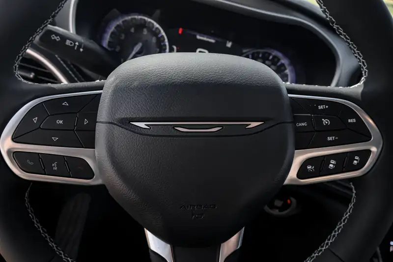 2027 Chrysler Pacifica Select AWD, bílá, 30 km, dovoz Kanada — foto 12 z 12