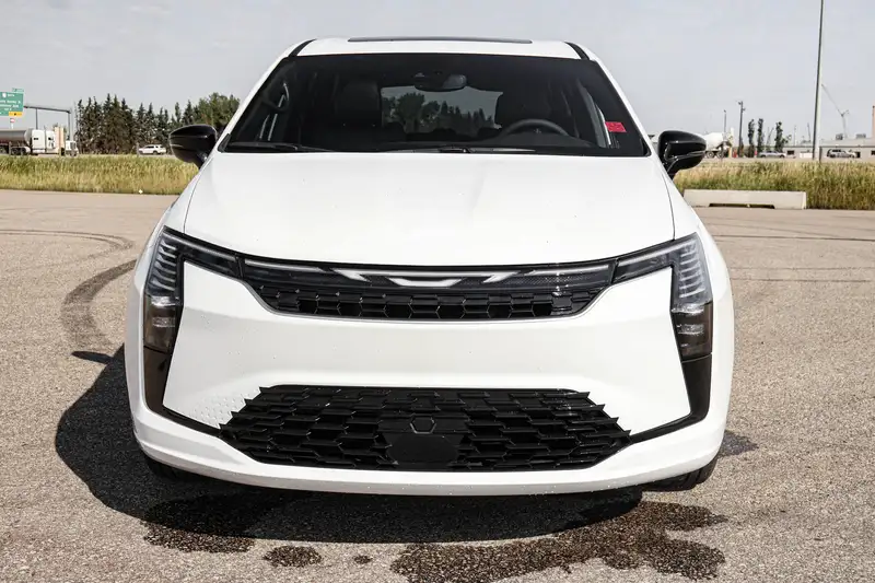 2027 Chrysler Pacifica Select AWD, bílá, 30 km, dovoz Kanada — foto 7 z 12