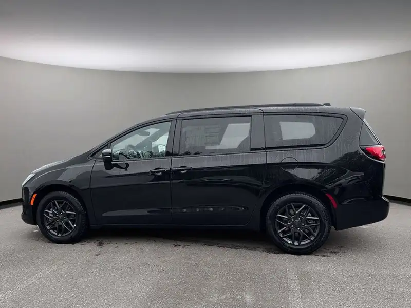 2027 Chrysler Pacifica Select AWD, černá, dovoz Kanada — foto 3 z 12