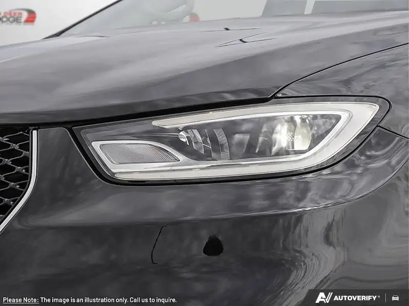 2026 Chrysler Pacifica Select, černá, 530 km, dovoz Kanada — foto 10 z 12