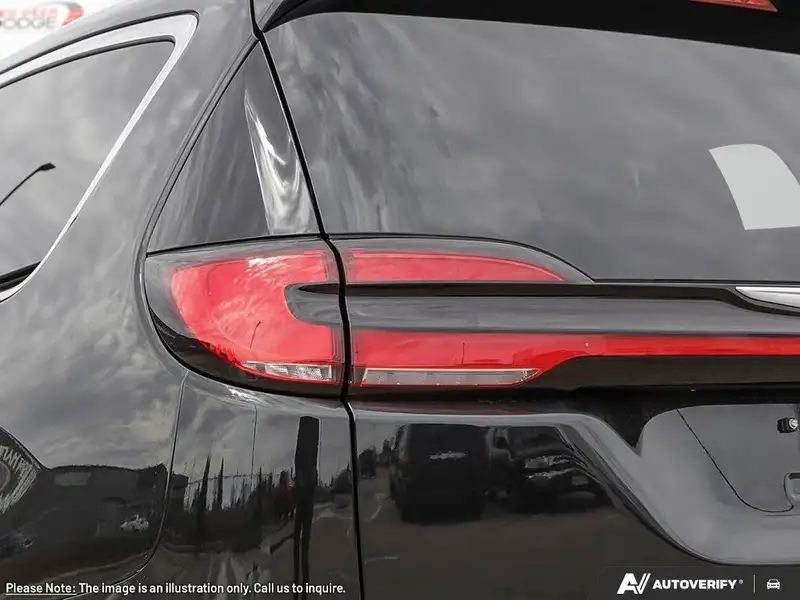 2026 Chrysler Pacifica Select, černá, 530 km, dovoz Kanada — foto 11 z 12
