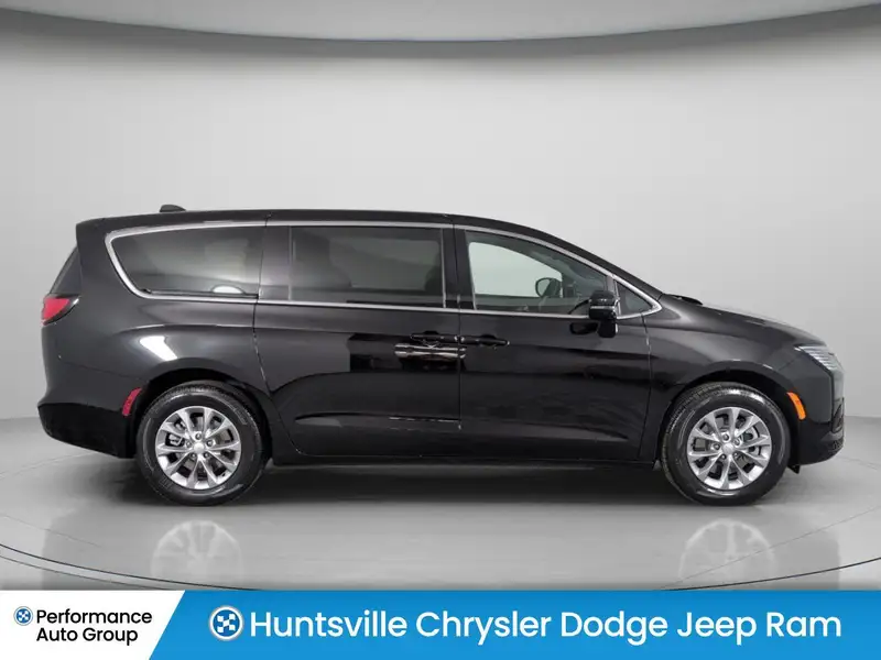 2027 Chrysler Pacifica Select AWD, černá, dovoz Kanada — foto 4 z 12