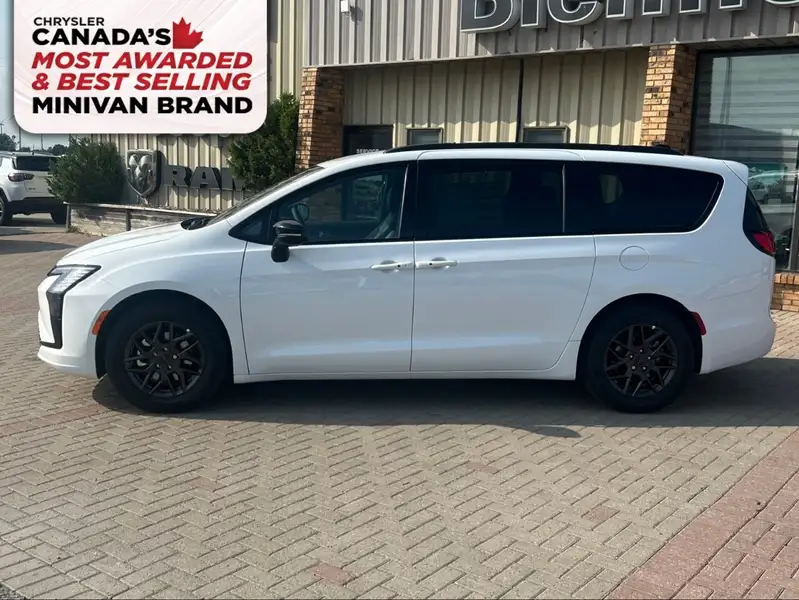 2027 Chrysler Pacifica Select, bílá, 35 km, dovoz Kanada — foto 2 z 12