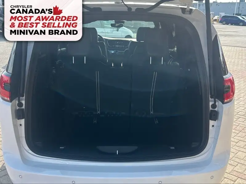2027 Chrysler Pacifica Select, bílá, 35 km, dovoz Kanada — foto 5 z 12