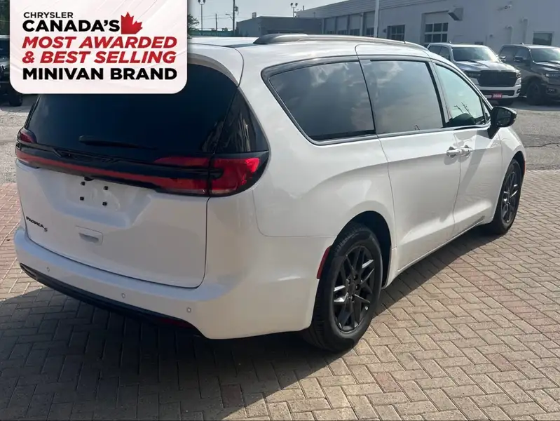 2027 Chrysler Pacifica Select, bílá, 35 km, dovoz Kanada — foto 6 z 12