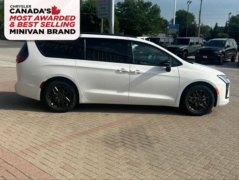 2027 Chrysler Pacifica Select, bílá, 35 km, dovoz Kanada — foto 7 z 12