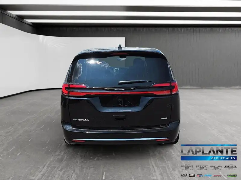 2027 Chrysler Pacifica Select AWD, černá, 10 km, dovoz Kanada — foto 3 z 12