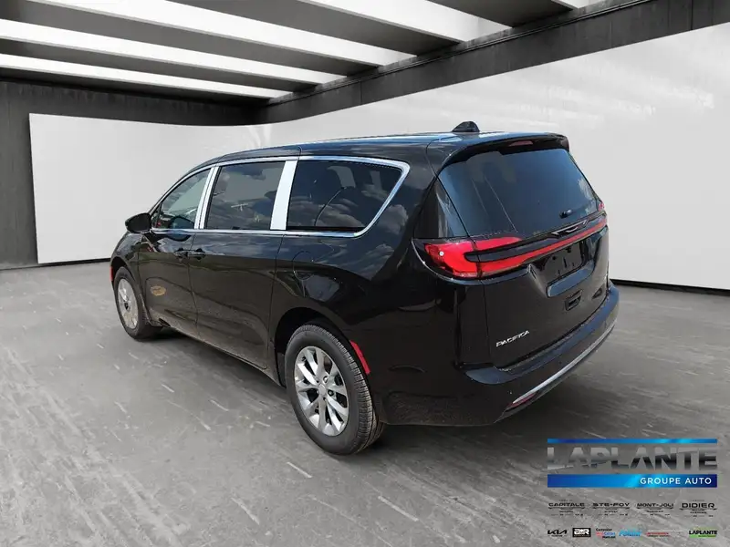 2027 Chrysler Pacifica Select AWD, černá, 10 km, dovoz Kanada — foto 4 z 12