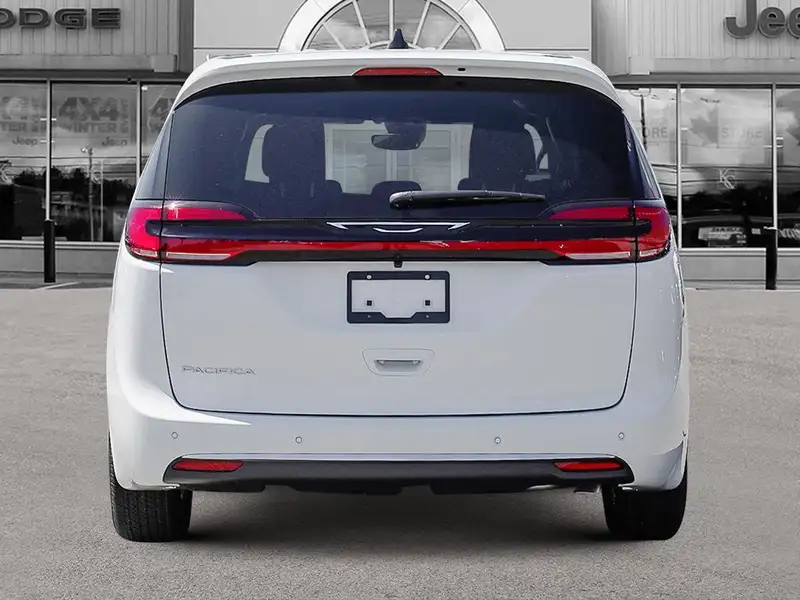 2027 Chrysler Pacifica Select, bílá, dovoz Kanada — foto 5 z 12