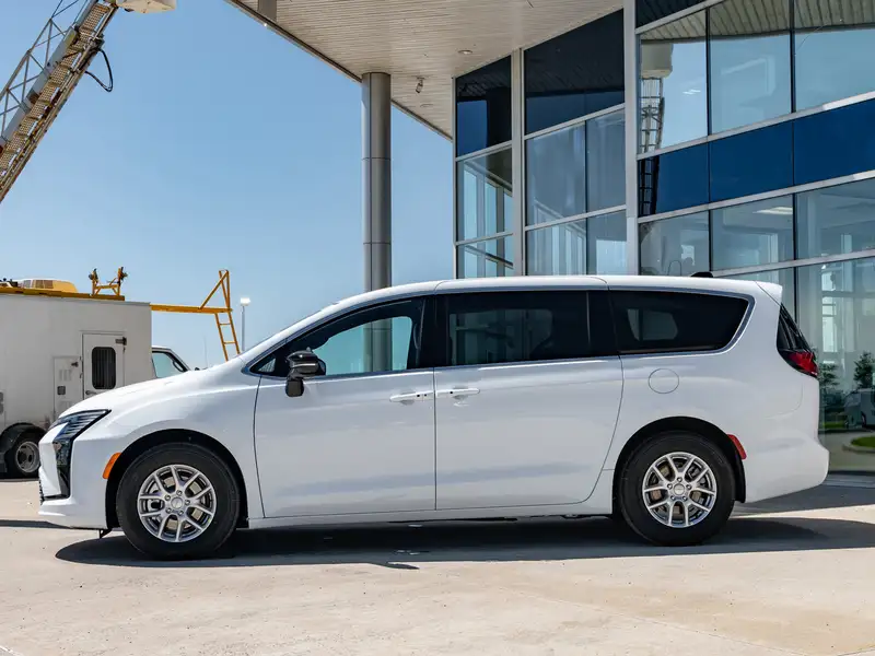 2027 Chrysler Pacifica Select, bílá, dovoz Kanada — foto 5 z 12