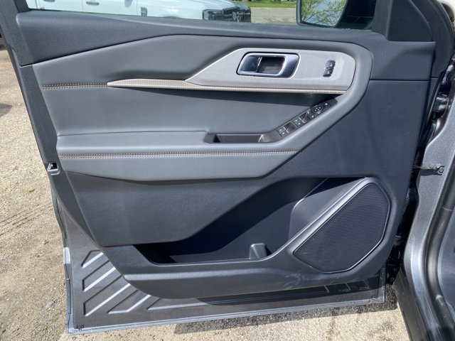2026 Ford Explorer Active, šedá, 4 km, dovoz Kanada — foto 6 z 20