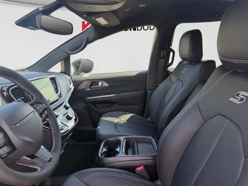 2027 Chrysler Pacifica Select, bílá, 12 km, dovoz Kanada — foto 10 z 12