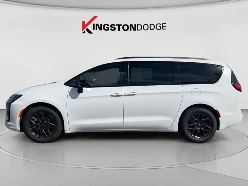 2027 Chrysler Pacifica Select, bílá, 12 km, dovoz Kanada — foto 2 z 12