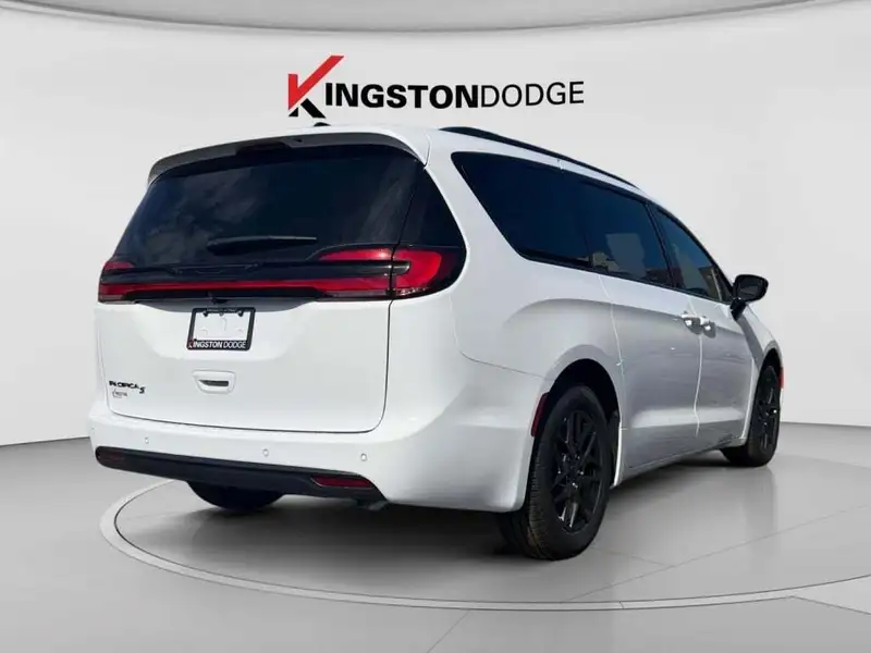 2027 Chrysler Pacifica Select, bílá, 12 km, dovoz Kanada — foto 5 z 12