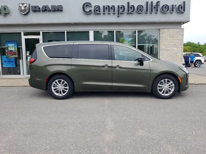 2027 Chrysler Pacifica Select, zelená, 21 km, dovoz Kanada — foto 4 z 12