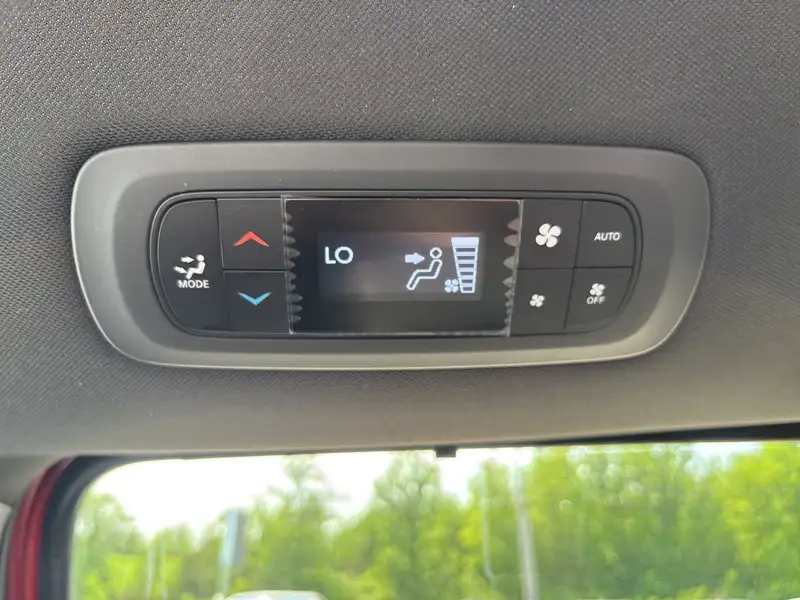 2027 Chrysler Pacifica Select, červená, 22 km, dovoz Kanada — foto 12 z 12