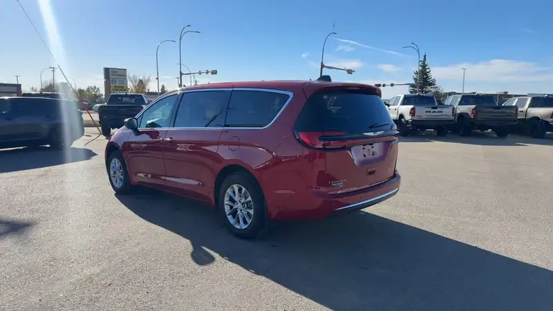 2026 Chrysler Pacifica Select, červená, 36 km, dovoz Kanada — foto 4 z 12
