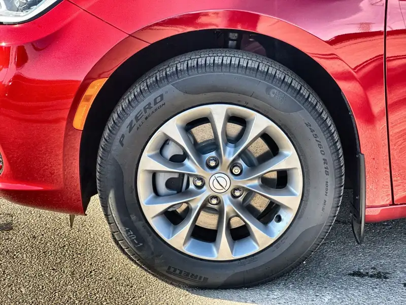 2026 Chrysler Pacifica Select, červená, 36 km, dovoz Kanada — foto 6 z 12
