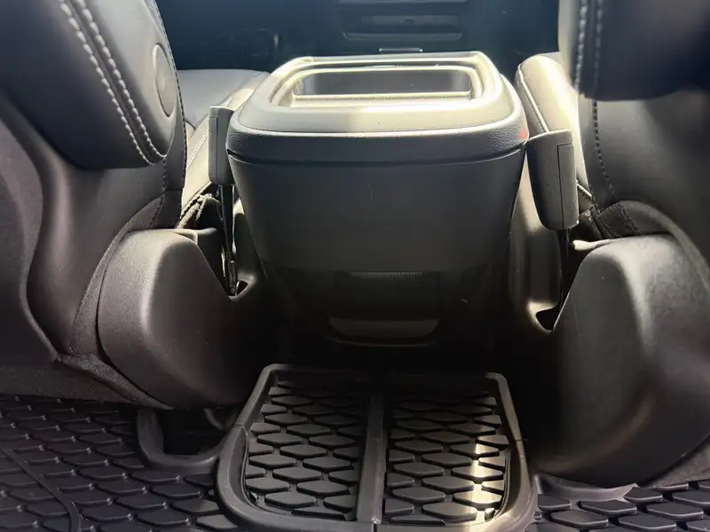 2027 Chrysler Pacifica Select, černá, dovoz Kanada — foto 11 z 12