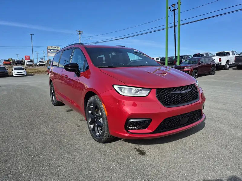 2026 Chrysler Pacifica SELECT, červená, 0 km, dovoz Kanada — foto 4 z 12