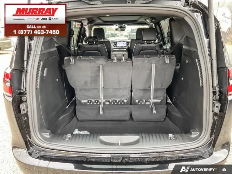 2026 Chrysler Pacifica Select, černá, 10 km, dovoz Kanada — foto 12 z 12