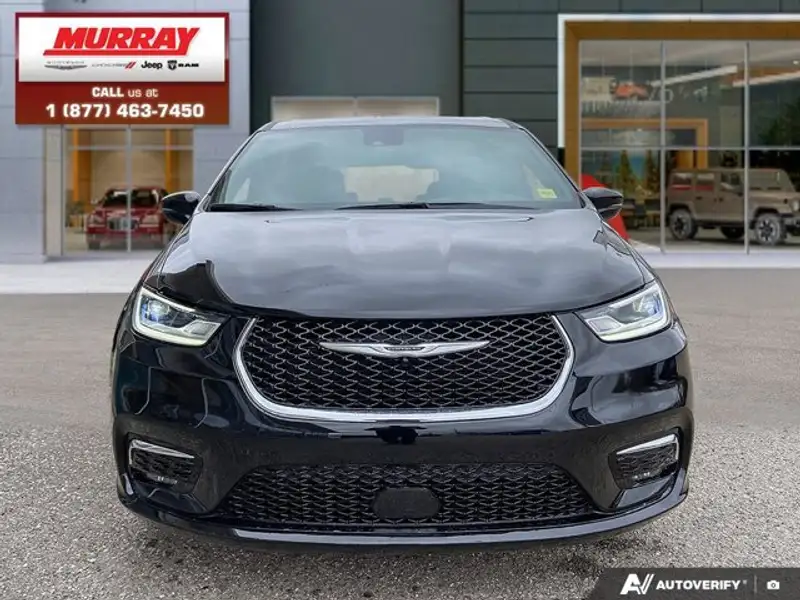 2026 Chrysler Pacifica Select, černá, 10 km, dovoz Kanada — foto 2 z 12