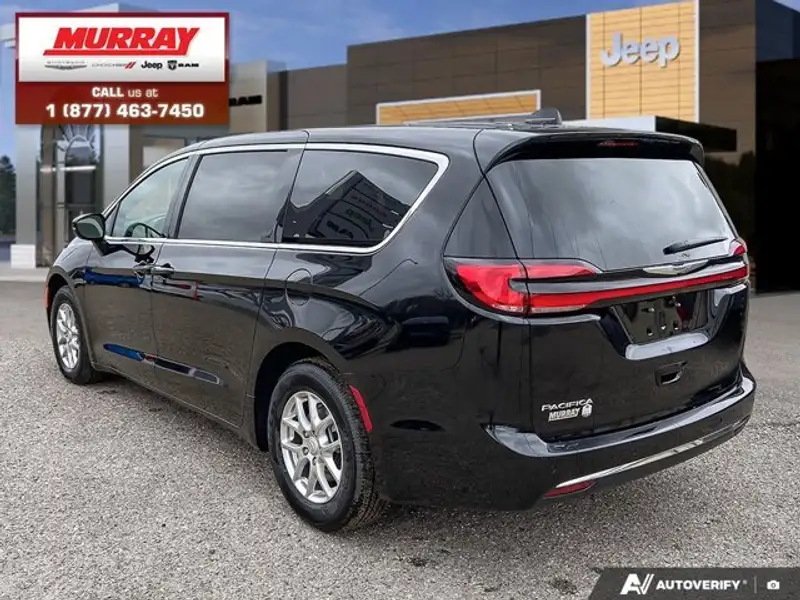 2026 Chrysler Pacifica Select, černá, 10 km, dovoz Kanada — foto 4 z 12