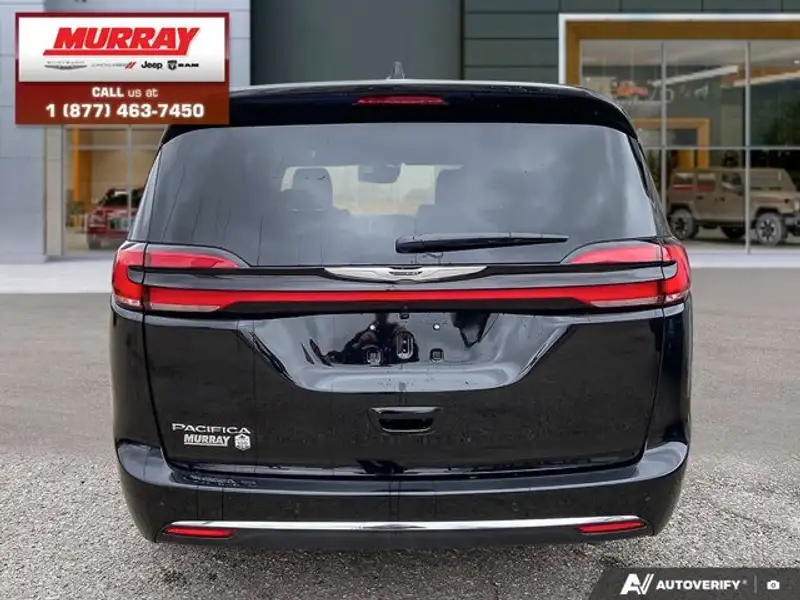 2026 Chrysler Pacifica Select, černá, 10 km, dovoz Kanada — foto 5 z 12