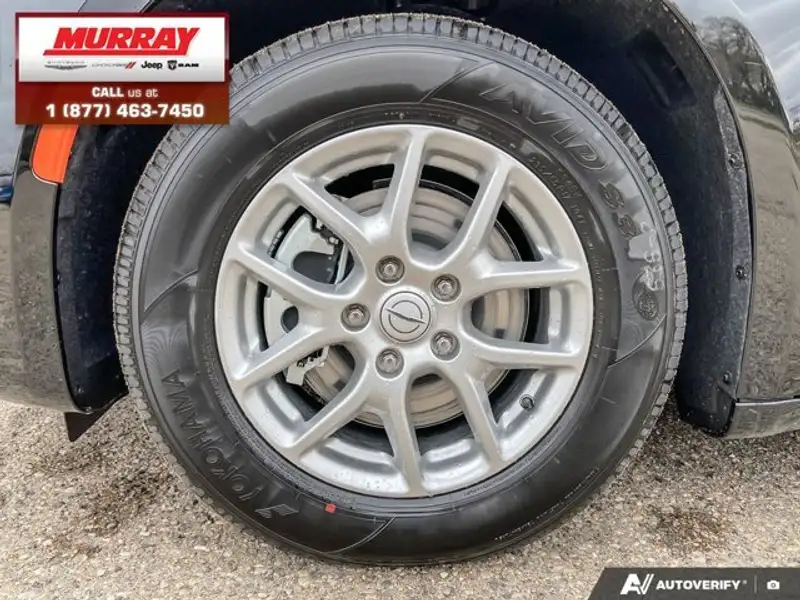 2026 Chrysler Pacifica Select, černá, 10 km, dovoz Kanada — foto 6 z 12