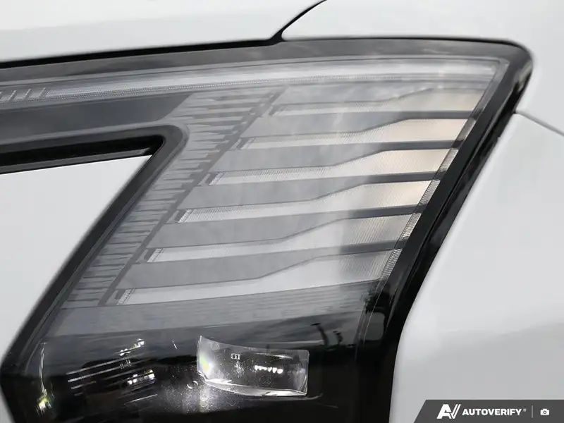 2027 Chrysler Pacifica Select, bílá, dovoz Kanada — foto 10 z 12