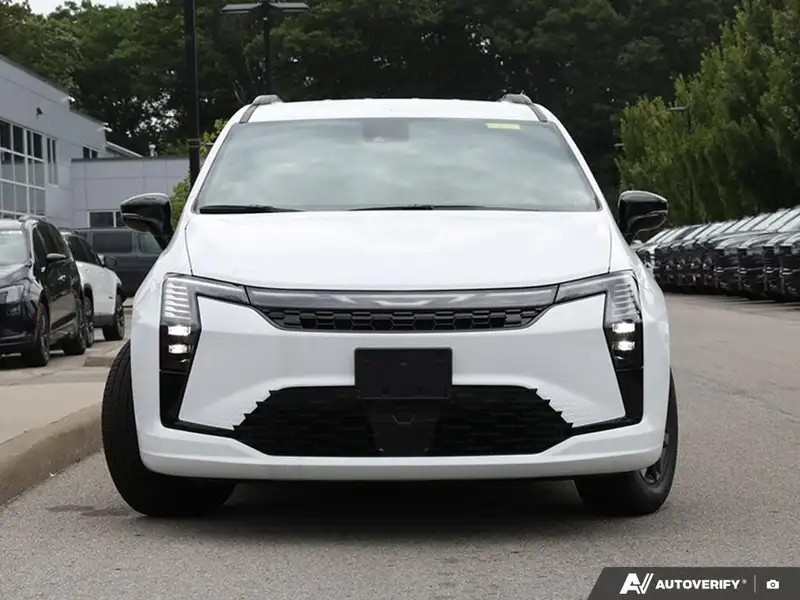 2027 Chrysler Pacifica Select, bílá, dovoz Kanada — foto 2 z 12