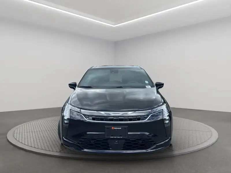 2027 Chrysler Pacifica, černá, dovoz Kanada — foto 2 z 12