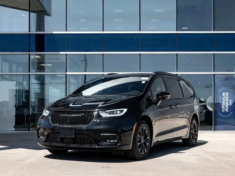 2026 Chrysler Pacifica Select, černá, dovoz Kanada — foto 2 z 12
