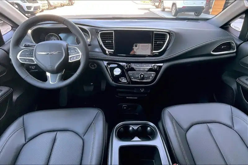 2026 Chrysler Pacifica Select, černá, 1 539 km, dovoz Kanada — foto 5 z 12
