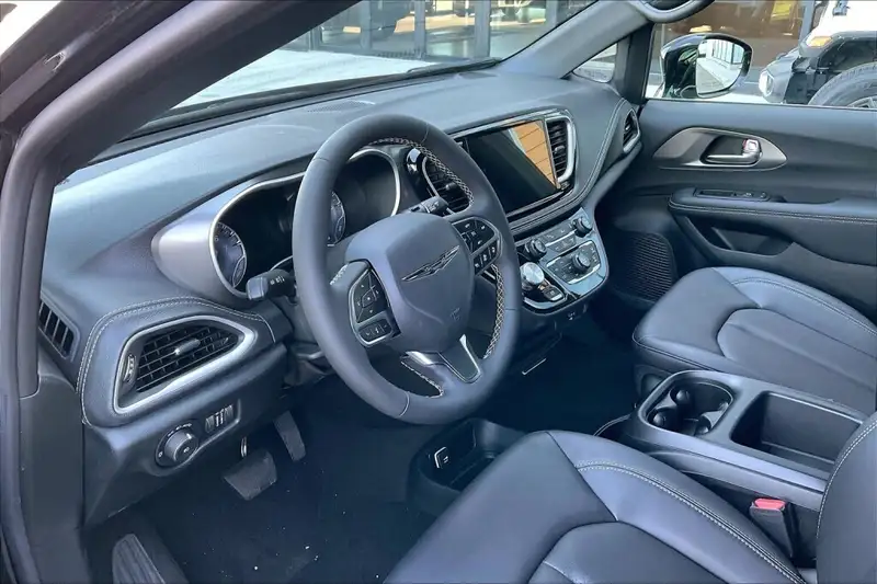2026 Chrysler Pacifica Select, černá, 1 539 km, dovoz Kanada — foto 7 z 12