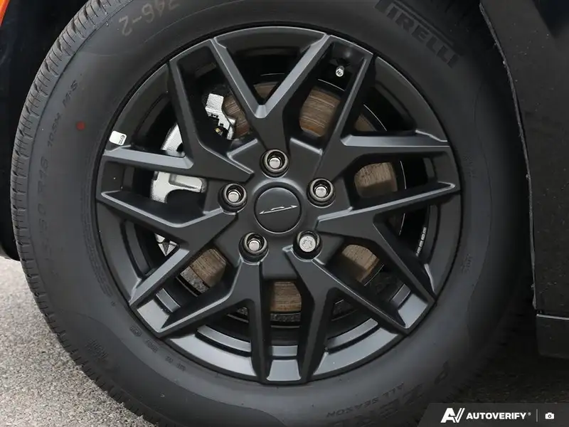 2027 Chrysler Pacifica Select, černá, dovoz Kanada — foto 6 z 12