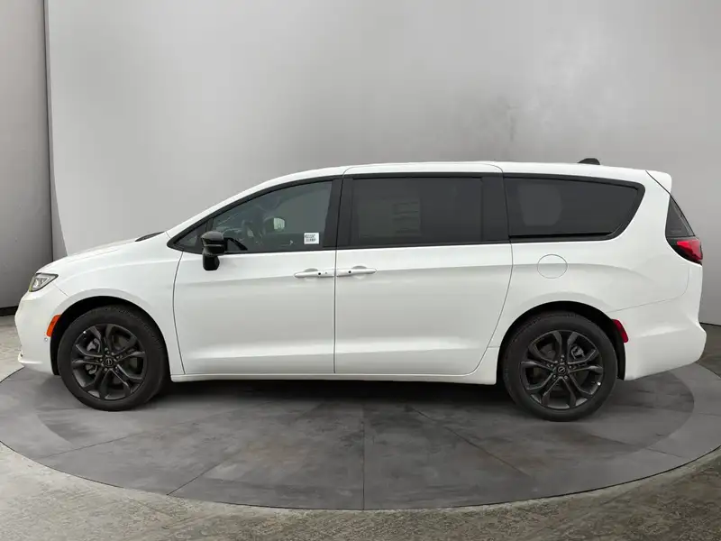 2026 Chrysler Pacifica Select, bílá, dovoz Kanada — foto 2 z 12