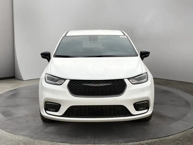2026 Chrysler Pacifica Select, bílá, dovoz Kanada — foto 8 z 12