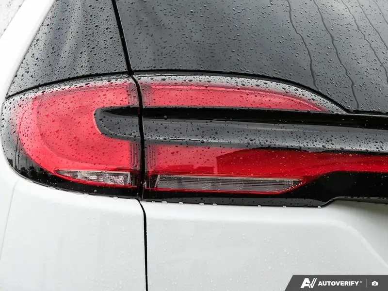 2027 Chrysler Pacifica Select, bílá, dovoz Kanada — foto 11 z 12