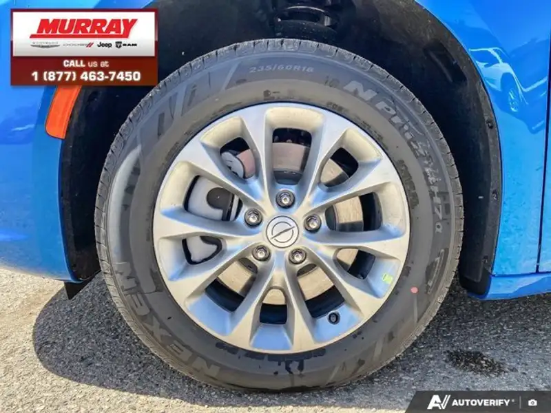 2026 Chrysler Pacifica Select, modrá, 10 km, dovoz Kanada — foto 6 z 12