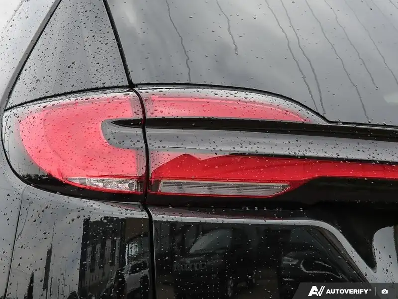 2027 Chrysler Pacifica Select, černá, dovoz Kanada — foto 11 z 12