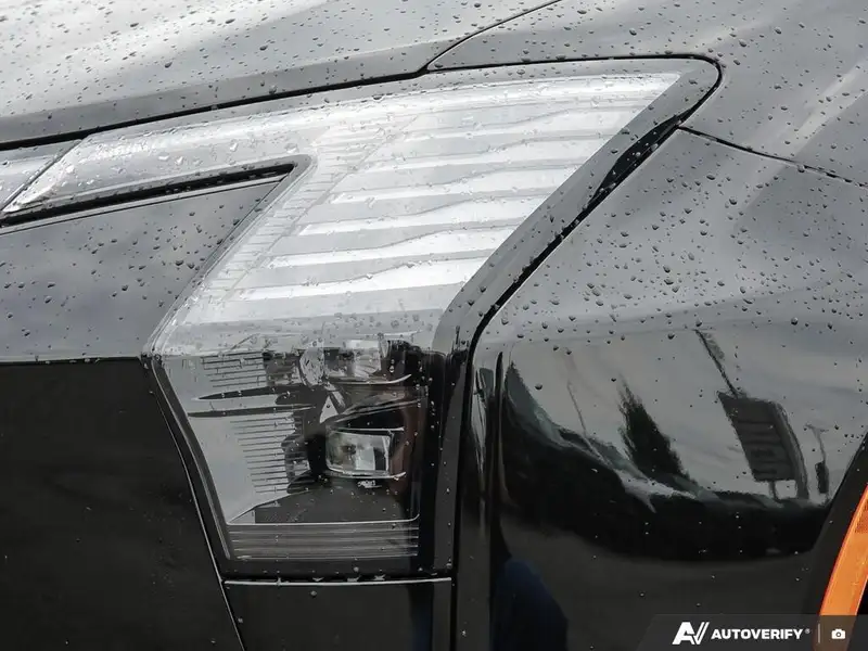 2027 Chrysler Pacifica Select, černá, dovoz Kanada — foto 9 z 12