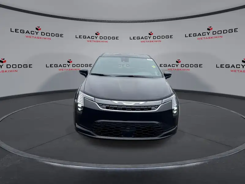 2027 Chrysler Pacifica Select AWD, černá, dovoz Kanada — foto 3 z 12