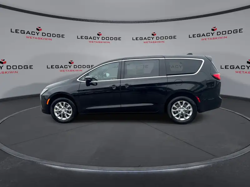 2027 Chrysler Pacifica Select AWD, černá, dovoz Kanada — foto 5 z 12
