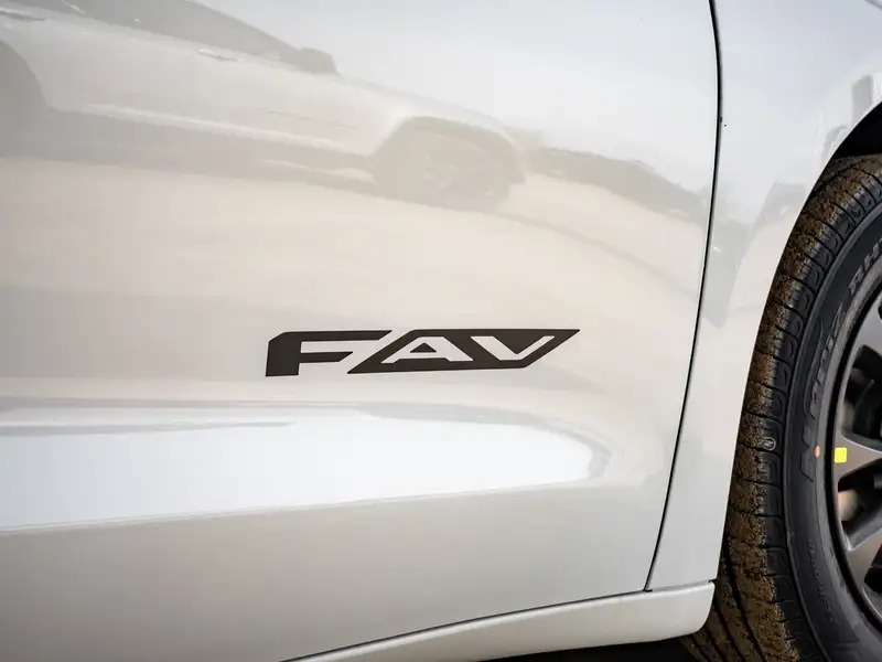 2026 Chrysler Pacifica Select, bílá, dovoz Kanada — foto 12 z 12